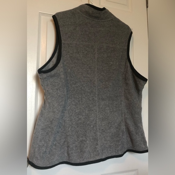 Comfortable Fleece Vest! - Picture 2 of 4